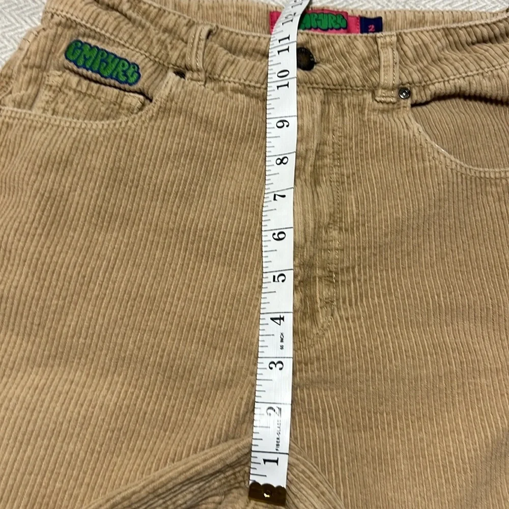 EMPYRE high rise Tan Corduroy Shorts. Size 2 - Picture 6 of 10